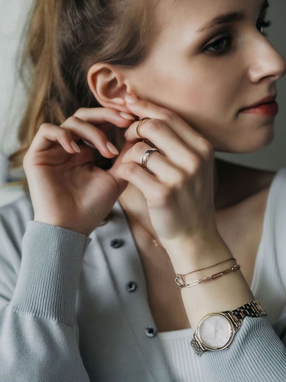 Citizen Citizen Eco-Drive EM0503-75X  — детали корпуса и нержавеющая сталь с ip-покрытием