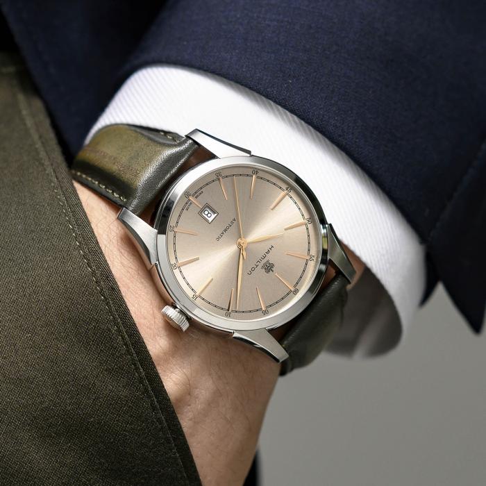 Hamilton H42415801 мужские часы застежка крупным планом