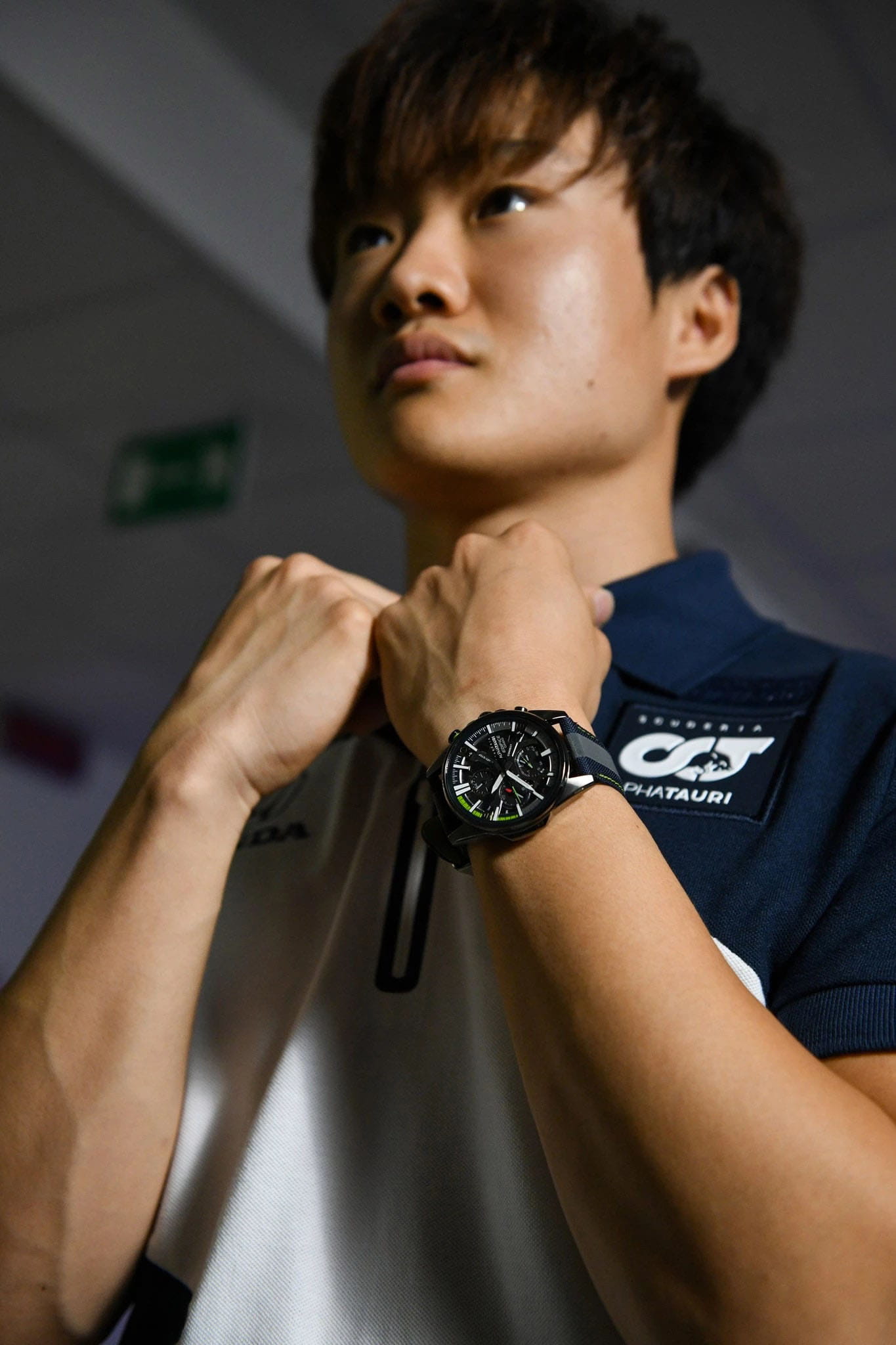 Casio Casio Edifice Scuderia Alpha Tauri Limited Edition EQB-1200AT-1A кварцевые мужские часы часы крупный план серый циферблата