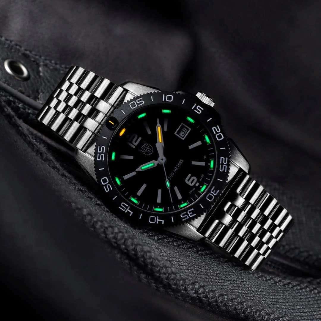 Luminox XS.3122M мужские часы застежка крупным планом