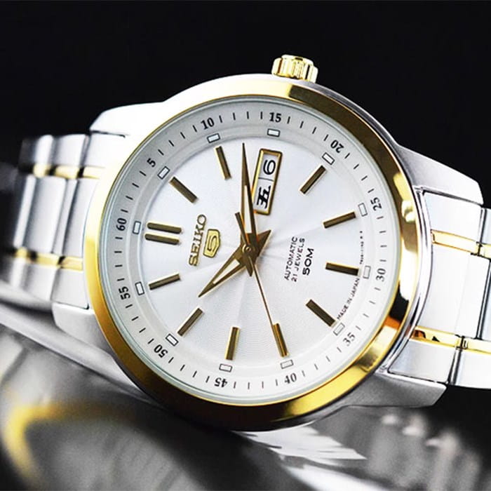 Seiko Seiko 5 Regular SNKM92J1 механические мужские часы часы крупный план белый циферблата
