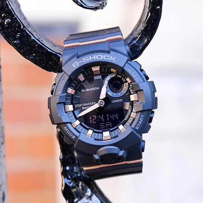 Casio GMA-B800-1A мужские часы застежка крупным планом