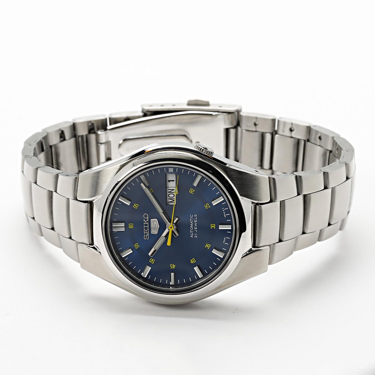 Seiko Seiko 5 Regular SNK615K1 , наручные мужские часы фото под углом