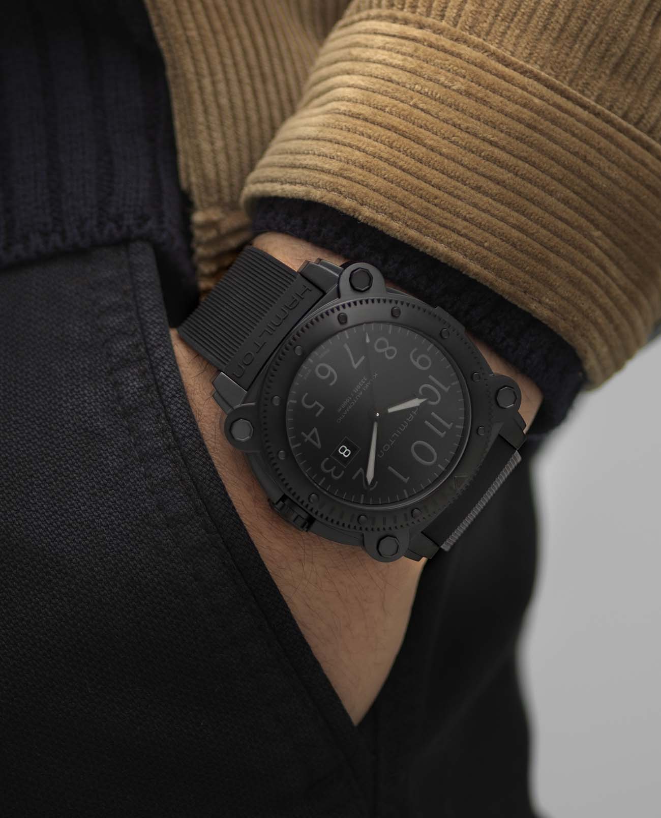 Hamilton Hamilton Khaki Navy BeLOWZERO 1000m Auto H78585333  - задняя крышка сталь корпуса, швейцария часы