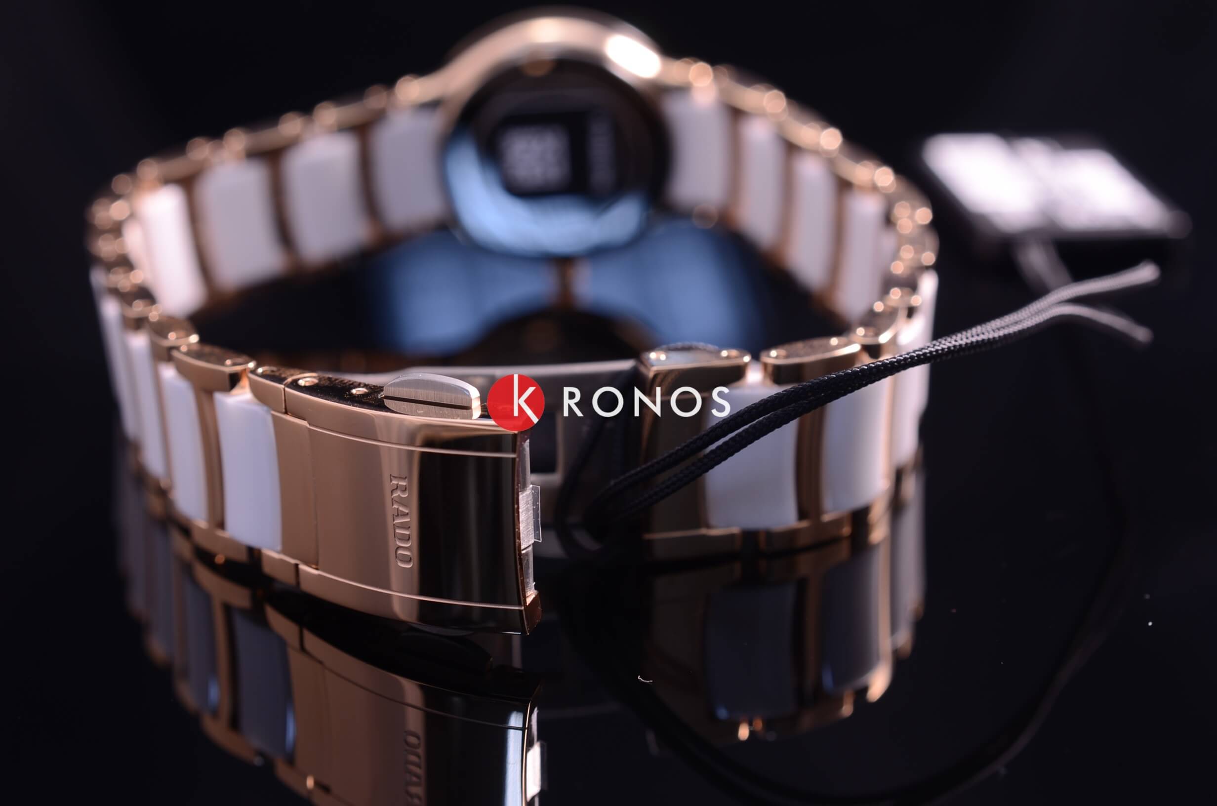 Rado R30186902 женские часы застежка крупным планом