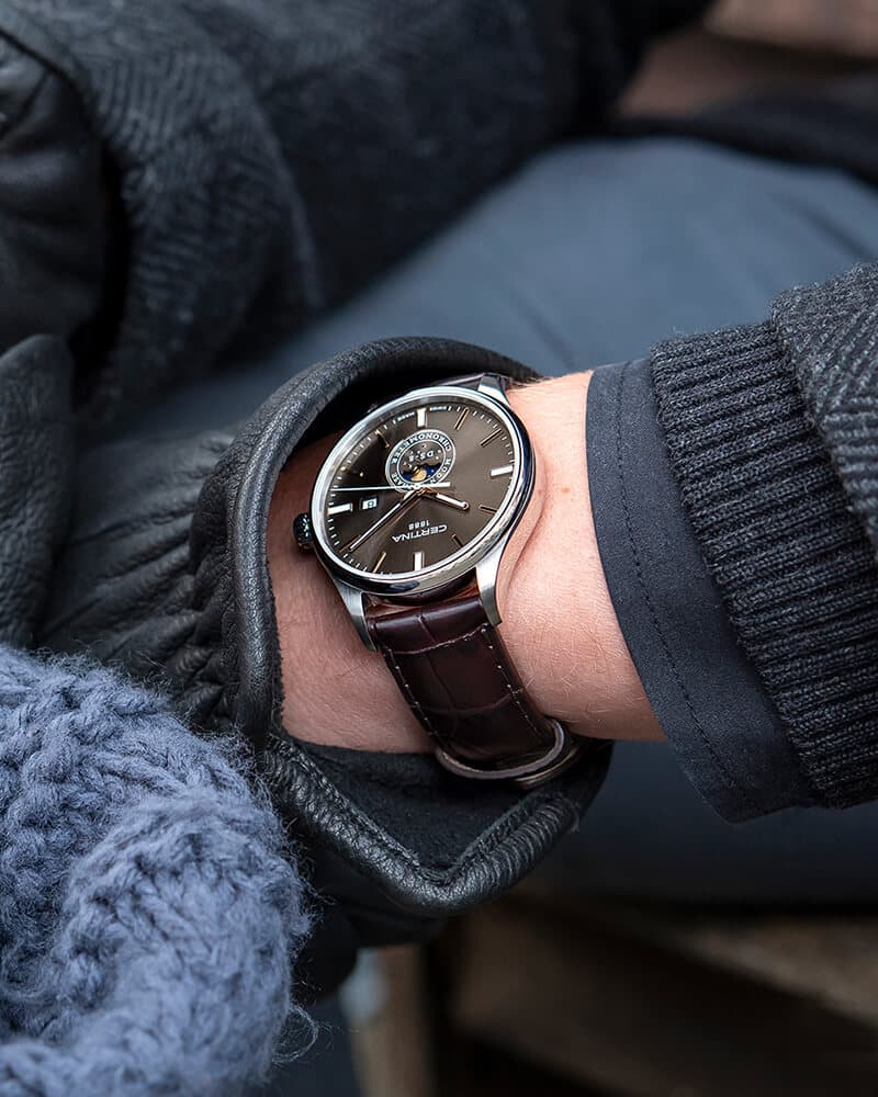 Certina Certina DS-8 Moon Phase C033.457.16.081.00 кварцевые мужские часы часы крупный план коричневый циферблата