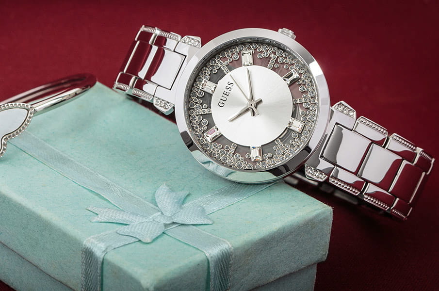 Guess GW0470L1 женские часы застежка крупным планом