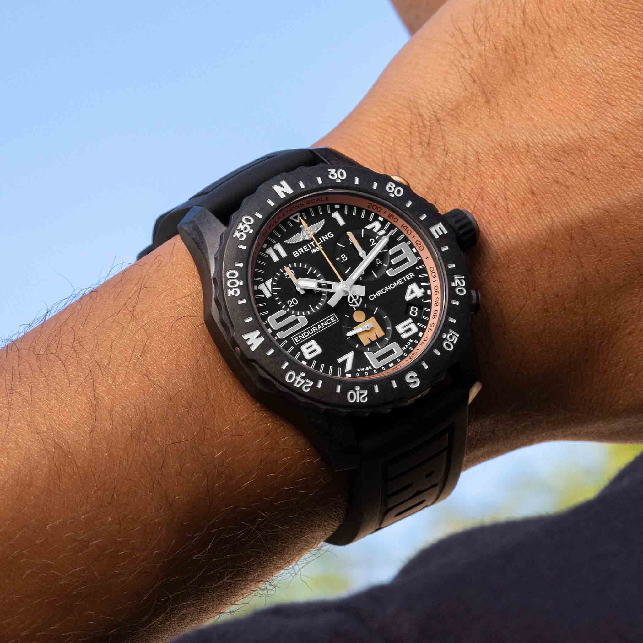 Breitling Breitling Endurance Pro IRONMAN® X823101B1B1S1 Finisher, professional швейцария мужские часы на браслете каучук боковой вид