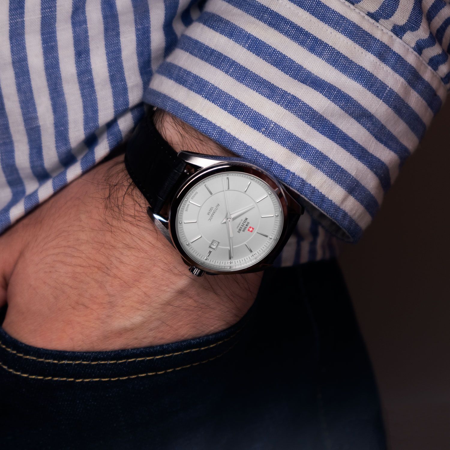 Swiss Military by Chrono Swiss Military by Chrono SMA34085.14 механические мужские часы часы крупный план серебристый циферблата