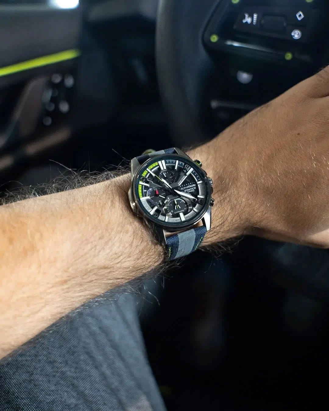 Casio Casio Edifice Scuderia Alpha Tauri Limited Edition EQB-1200AT-1A EQB, наручные мужские часы фото под углом