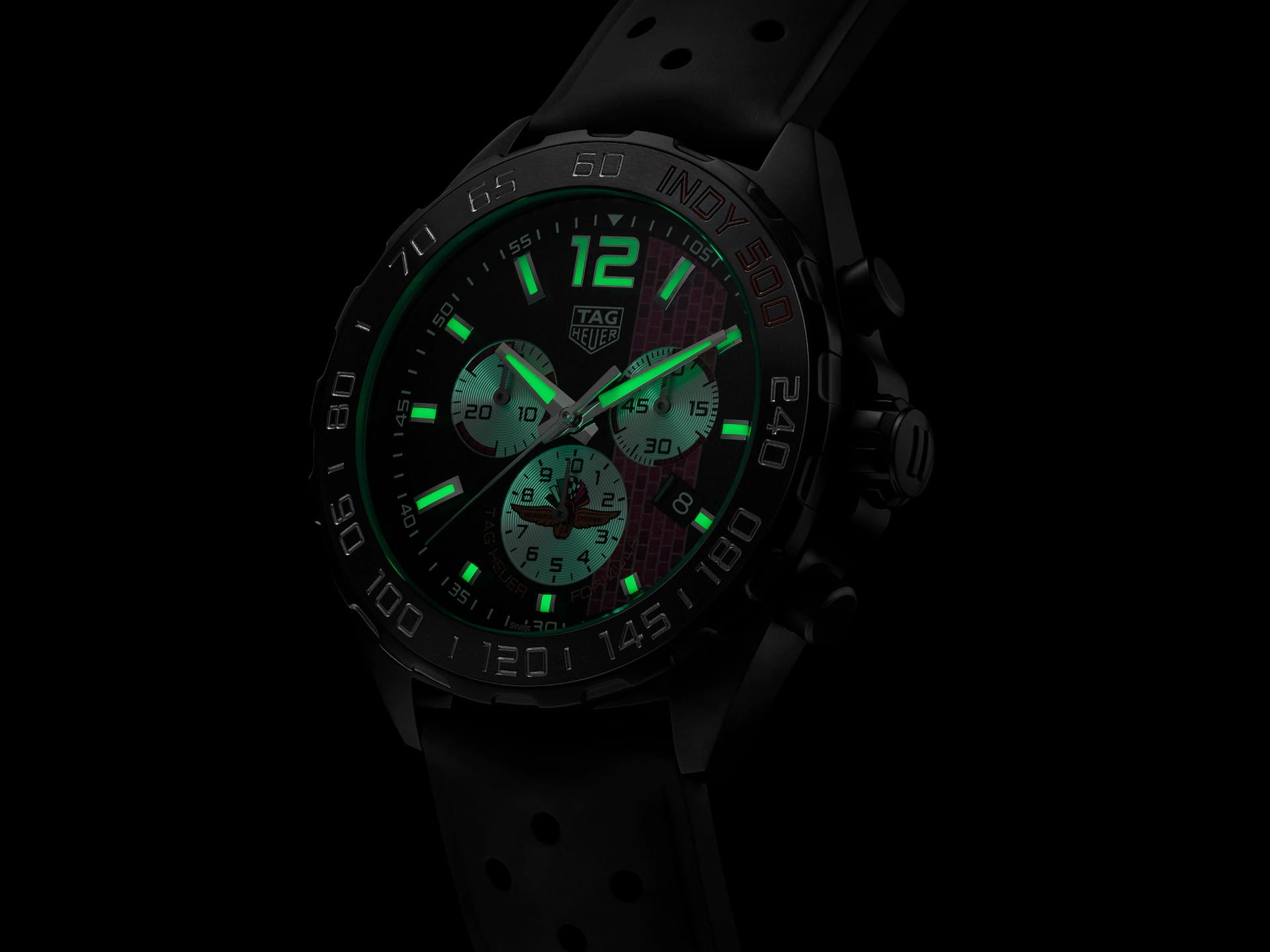 TAG Heuer TAG Heuer Formula 1 CAZ101AD.FT8024 мужские часы черный циферблат на запястье