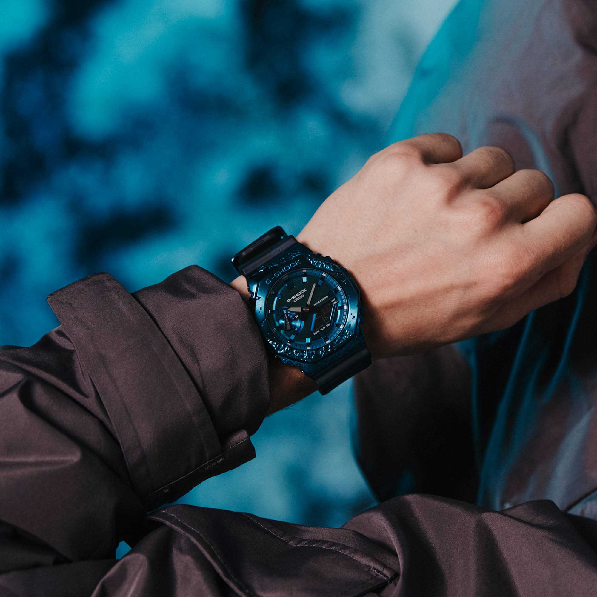 Casio Casio G-Shock GM-2140GEM-2A лимитированной серии, наручные мужские часы фото под углом