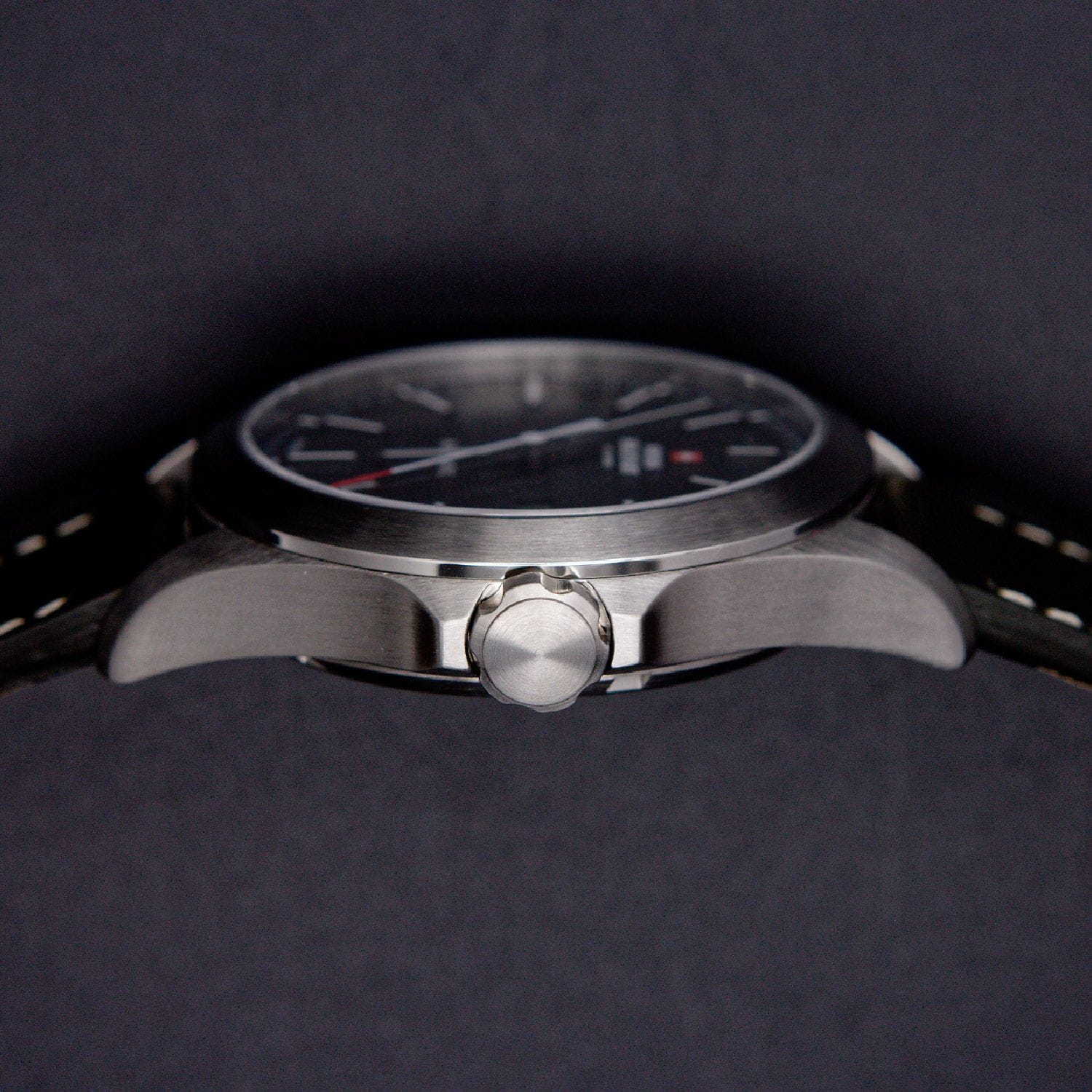 Swiss Military by Chrono Swiss Military by Chrono Automatic Collection SMA34077.14 механические мужские часы часы крупный план зеленый циферблата