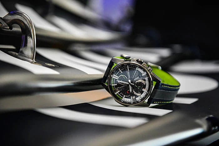 Casio Casio Edifice Scuderia Alpha Tauri Limited Edition EQB-1200AT-1A — полный набор фото мужские часы япония