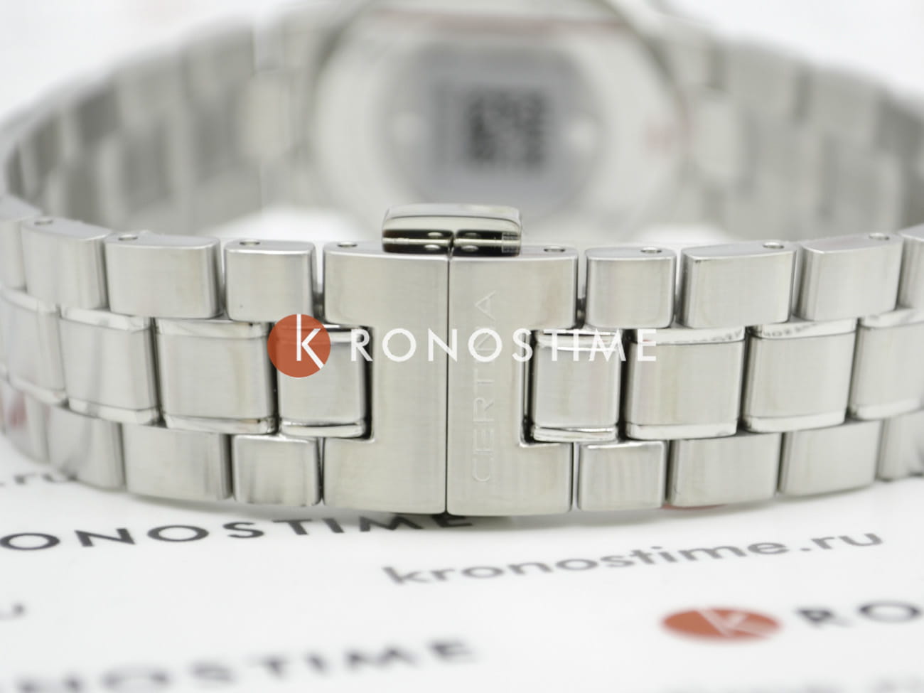 Certina C0312101105100 женские часы застежка крупным планом