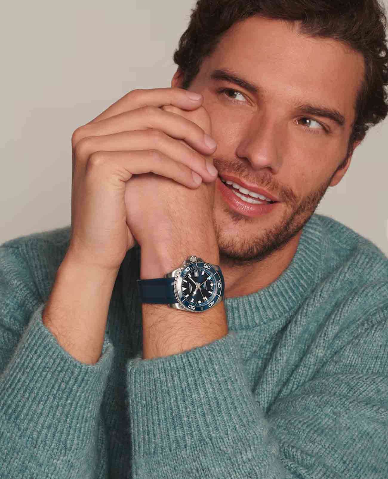 Longines L37904969 мужские часы застежка крупным планом