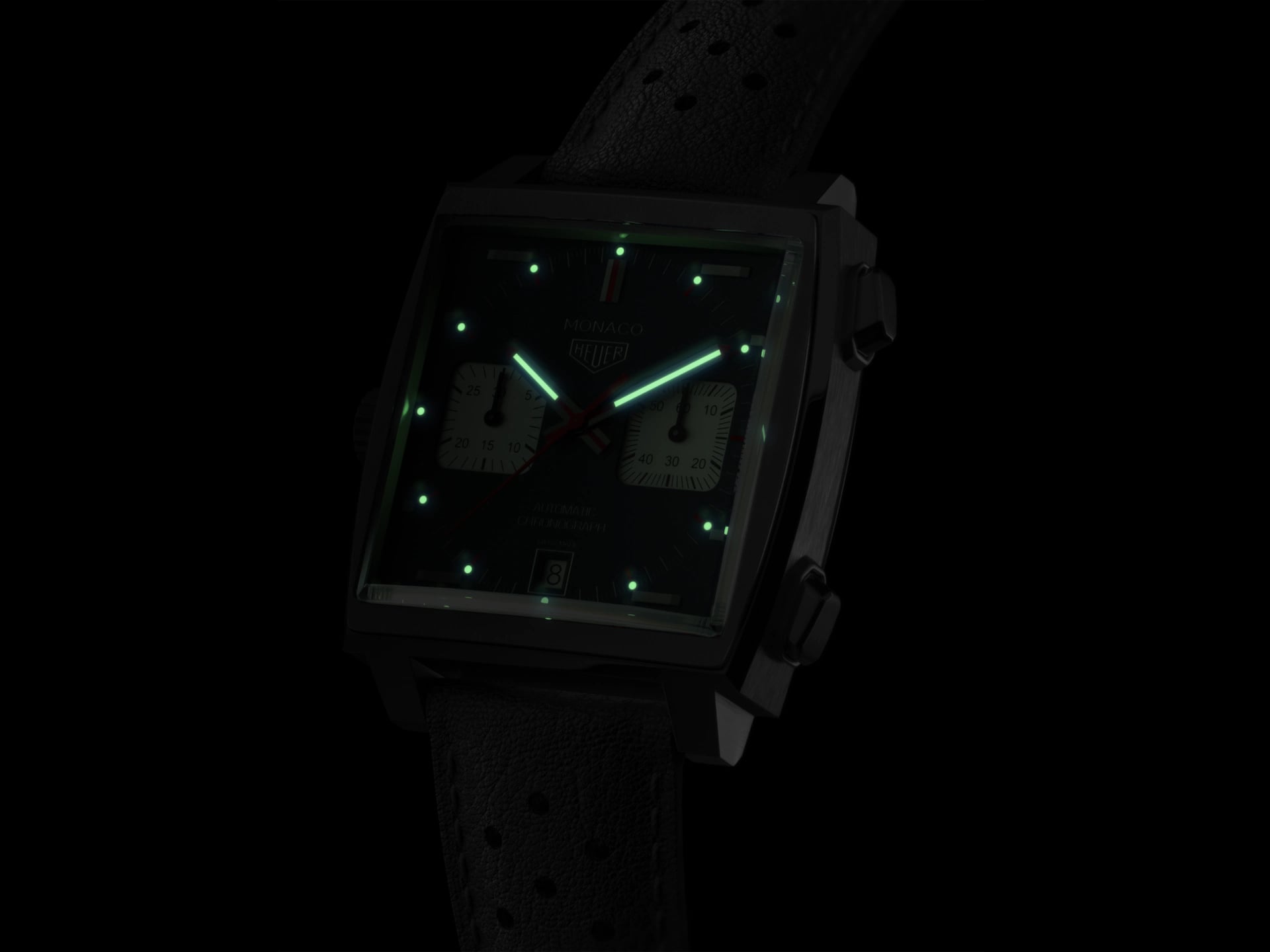 TAG Heuer TAG Heuer Monaco CAW211P.FC6356 механические мужские часы часы крупный план синий циферблата