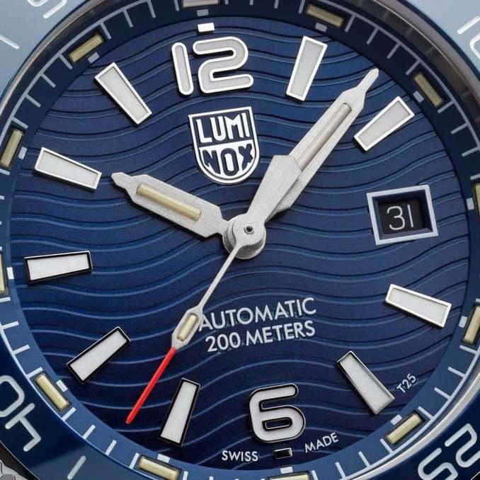 Luminox Luminox Pacific Diver XS.3104, sea швейцария мужские часы на браслете нержавеющая сталь 316l боковой вид