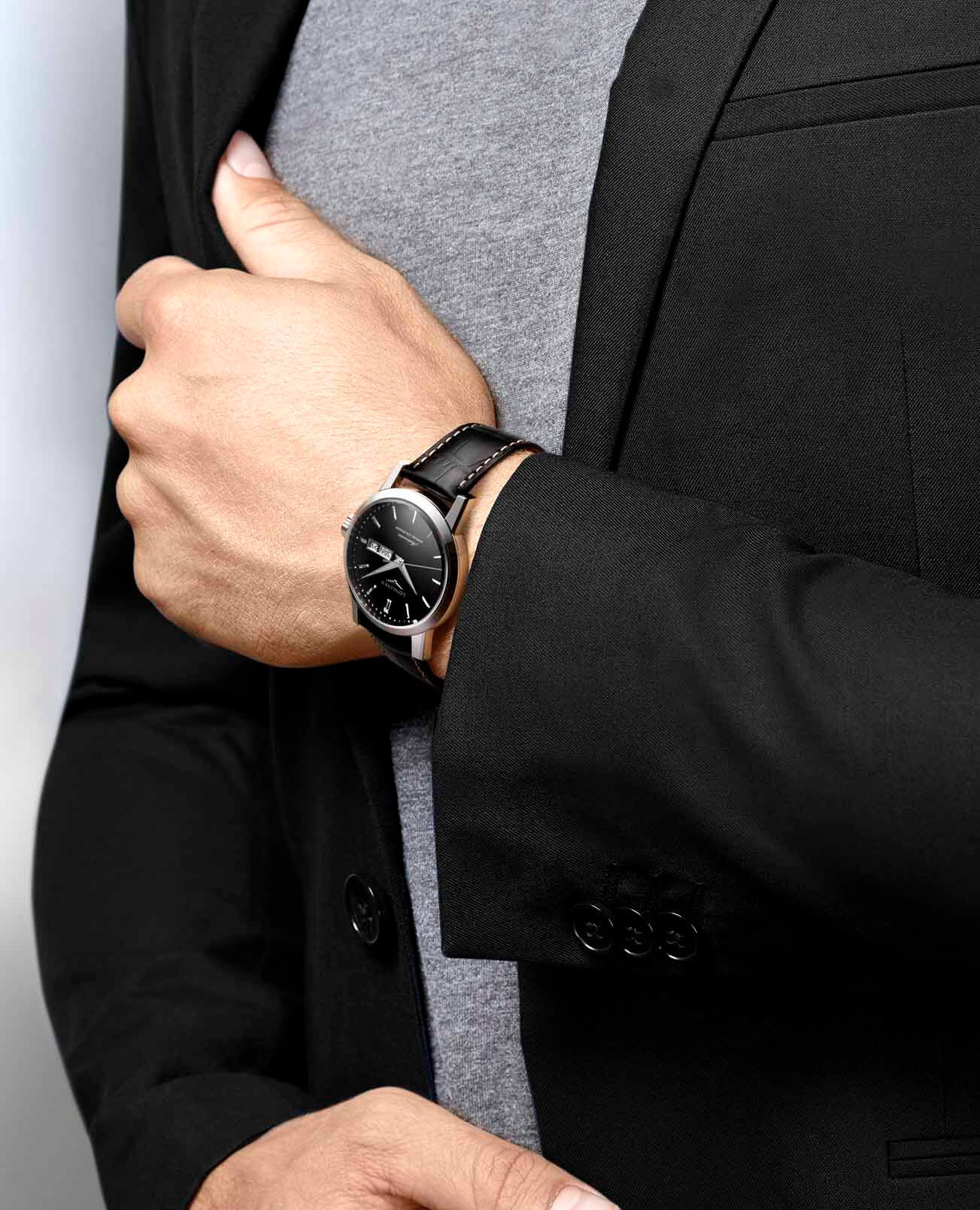 Longines Longines 1832 L4.827.4.52.0 механические мужские часы часы крупный план черный циферблата