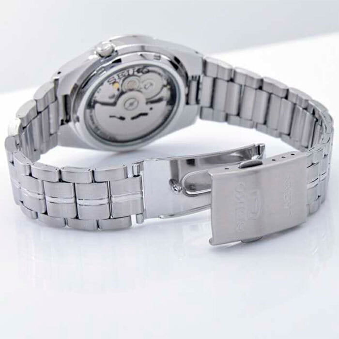 Seiko Seiko Seiko 5 SNK559J1  — детали корпуса и нержавеющая сталь