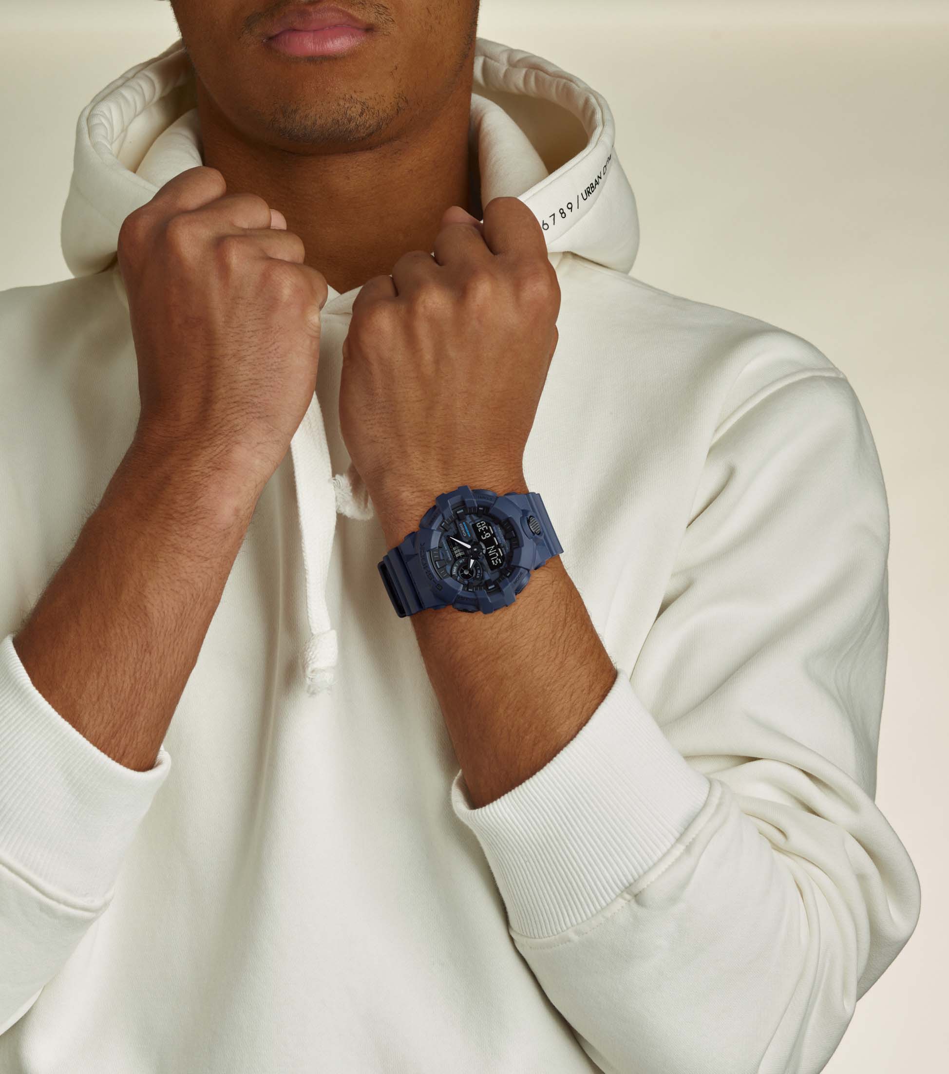 Casio Casio G-Shock GA-700CA-2ADR (GA-700CA-2A), g-shock япония мужские часы на браслете пластик боковой вид