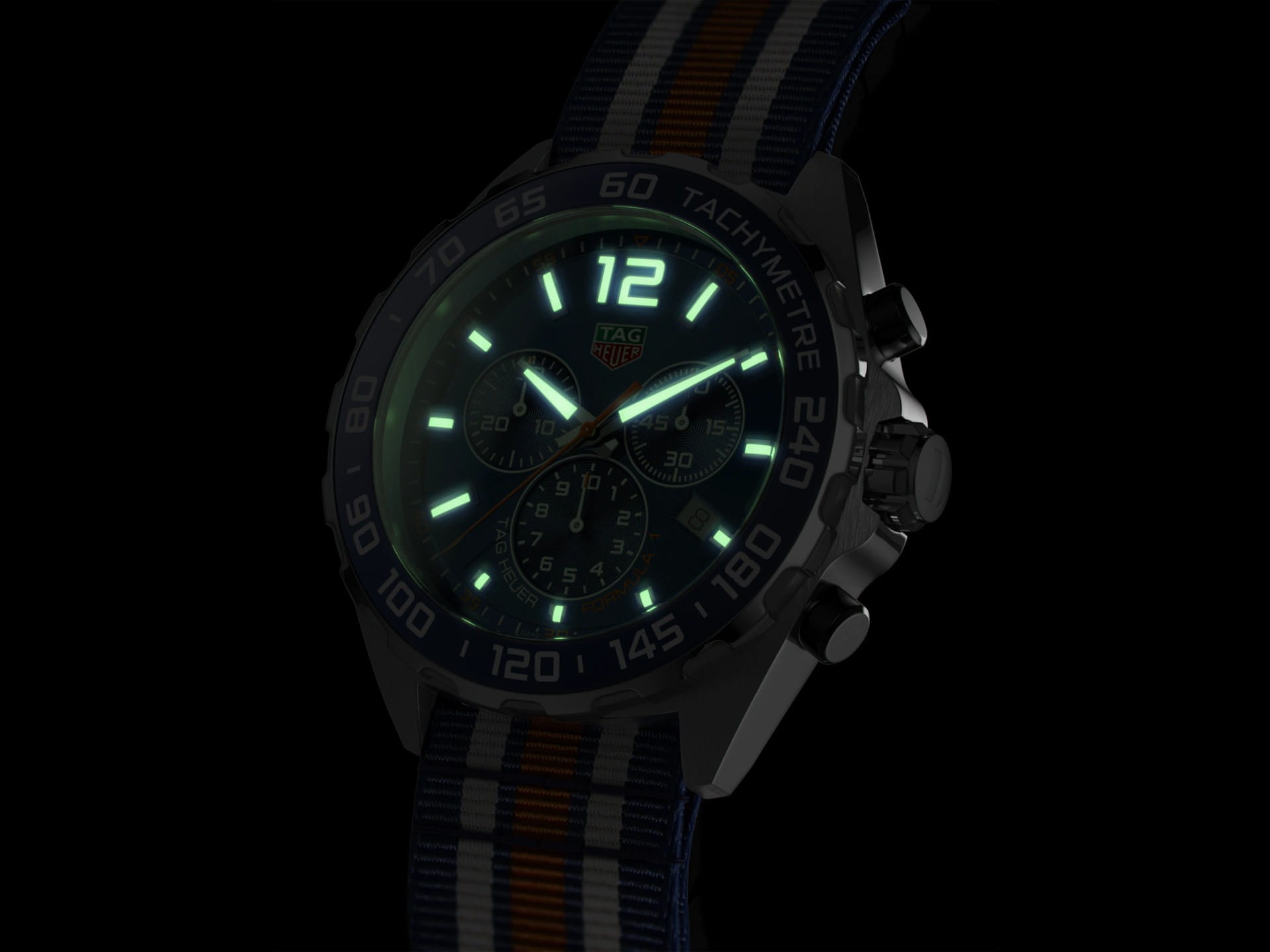 TAG Heuer TAG Heuer Formula 1 CAZ1014.FC8196 кварцевые мужские часы часы крупный план синий циферблата