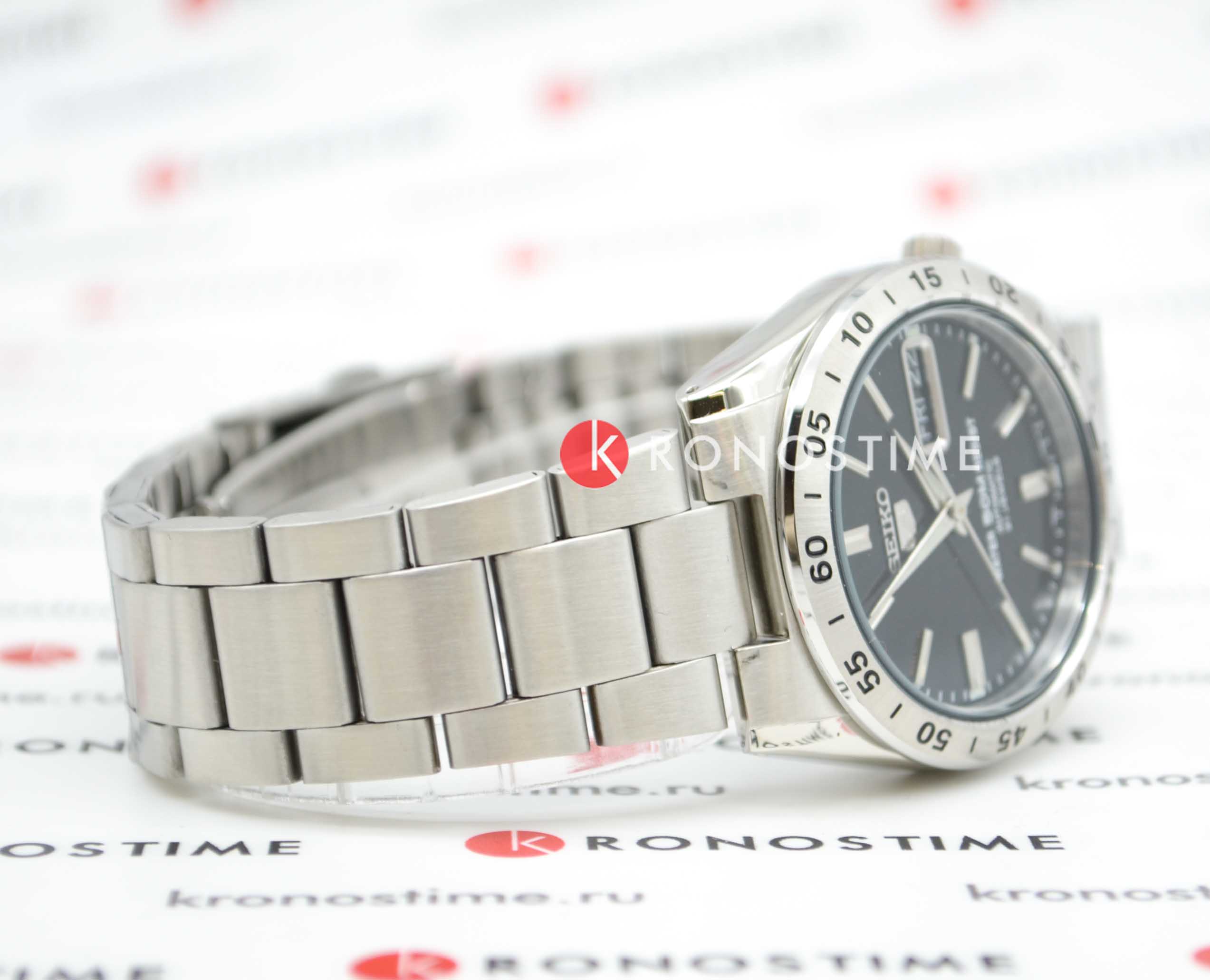 Seiko Seiko Seiko 5 SNKE01K1, 5 regular япония мужские часы на браслете нержавеющая сталь боковой вид