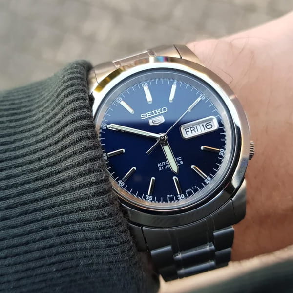 Seiko Seiko 5 Regular SNKE51K1 , наручные мужские часы фото под углом