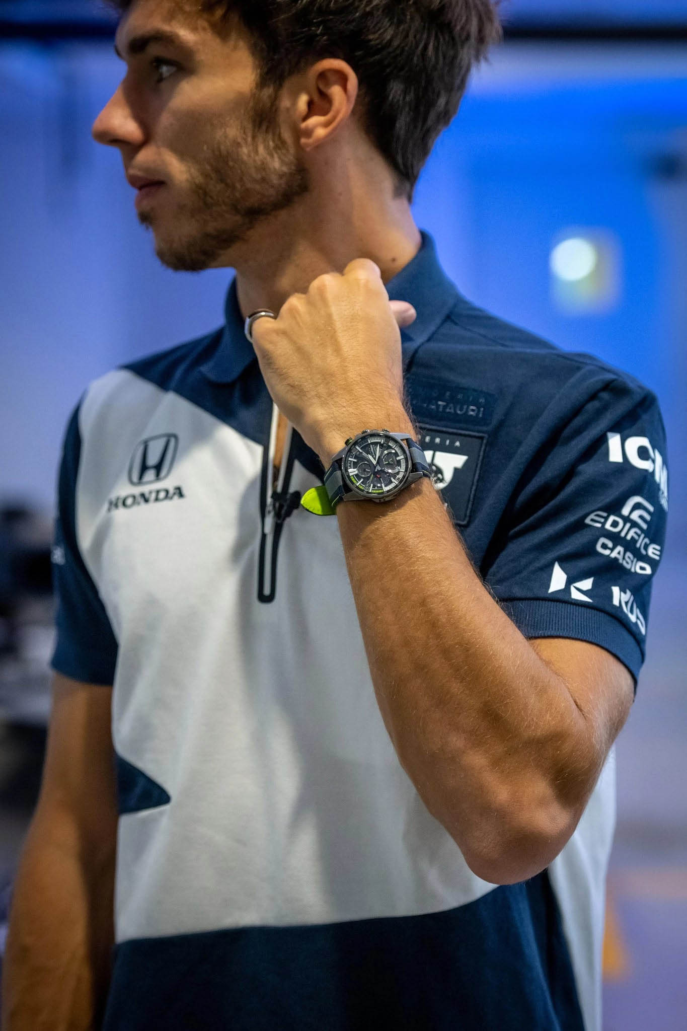 Casio Casio Edifice Scuderia Alpha Tauri Limited Edition EQB-1200AT-1A, edifice япония мужские часы на браслете тканевый боковой вид